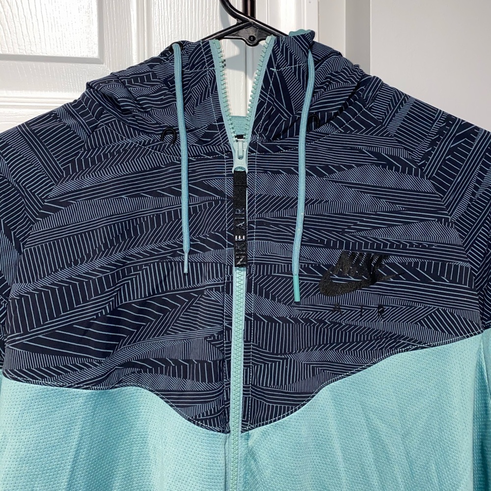 Nike Hooded Windbreaker LARGE